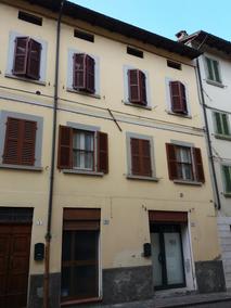 Galeata (FC) centralissimo appartamento di mq. 80 commerciali con sottostante ampio negozio di mq. 65 da abbinare in Vendita