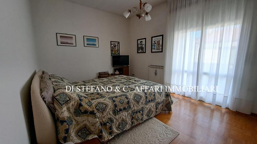  id.5195806